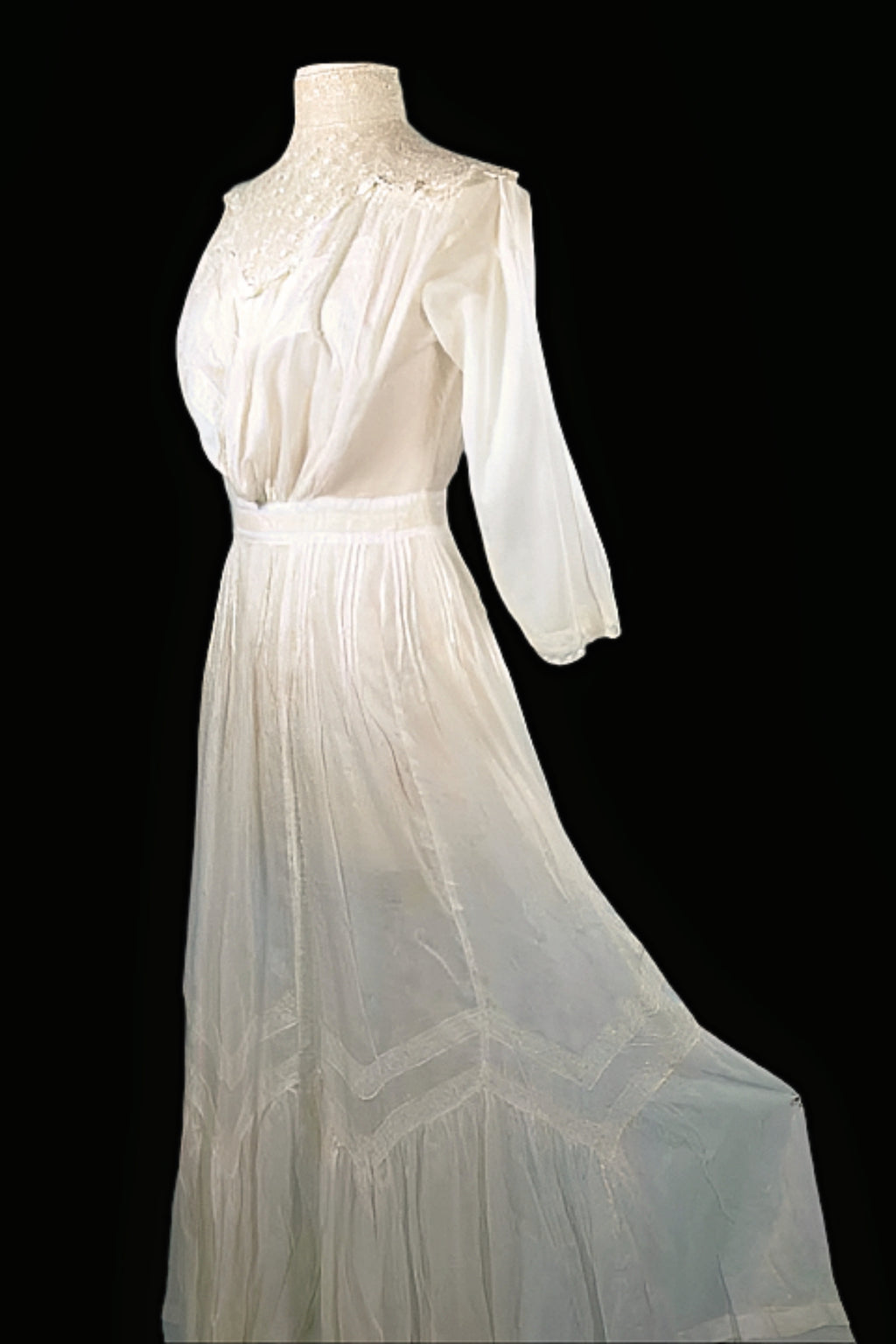Antique Edwardian White Cotton Lace Victorian Lawn Dress XS/XXS Papillon Vintage Shop Antique Edwardian White Cotton Lace Victorian Lawn Dress XS/XXS Papillon Vintage Shop