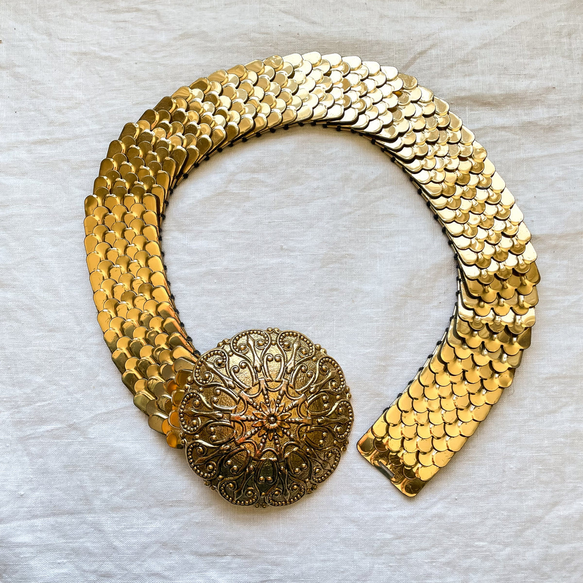 Saks Fifth Ave Stanger Vintage 80s Expanding Fish Scale Medallion Buckle Belt OS 80s Vintage Silver Tone FISH SCALE Stretch Belt With Art  main image 4